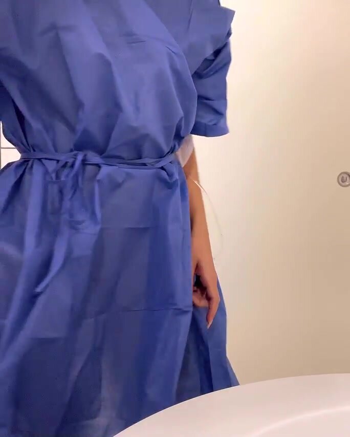 I'm horny thinking that the doctor will jerk off after seeing me