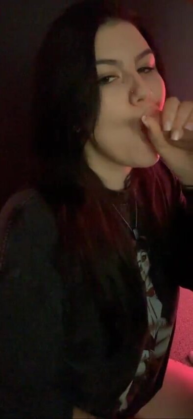 I've got the urge to suck any cock over 5"