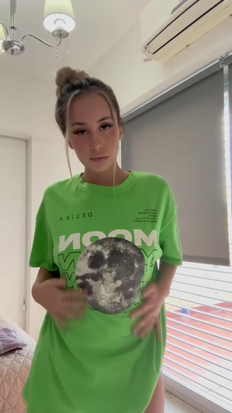 Its pretty hard to do a proper titty drop in a oversized shirt but I've tried