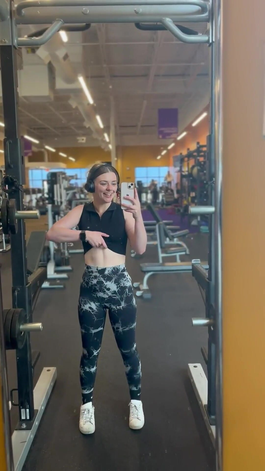 Flashing the boys at the gym to give them motivation (;