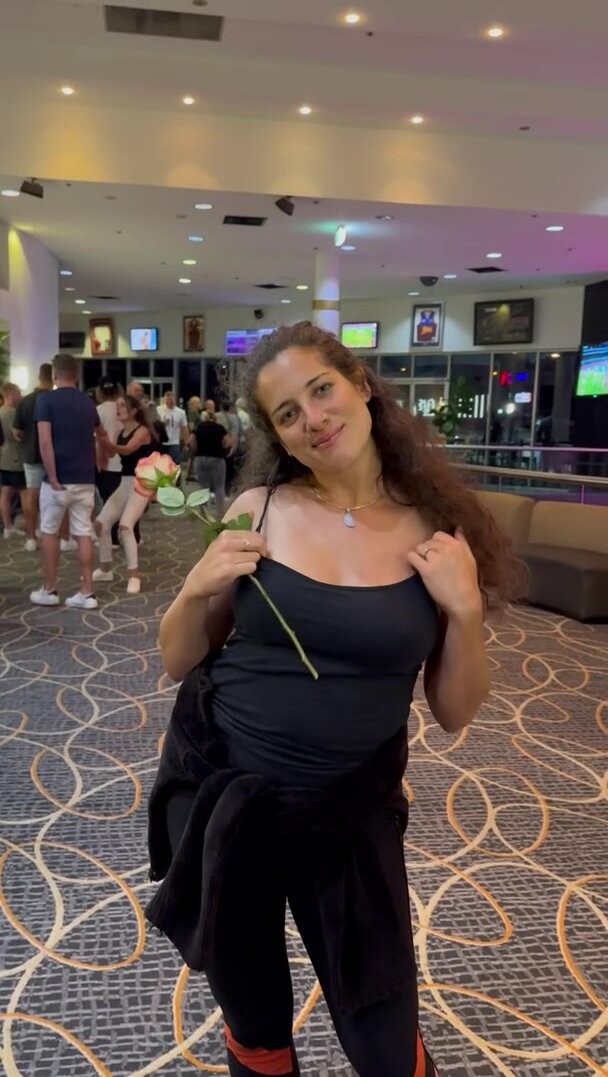 A rose and 2 titties in public for you