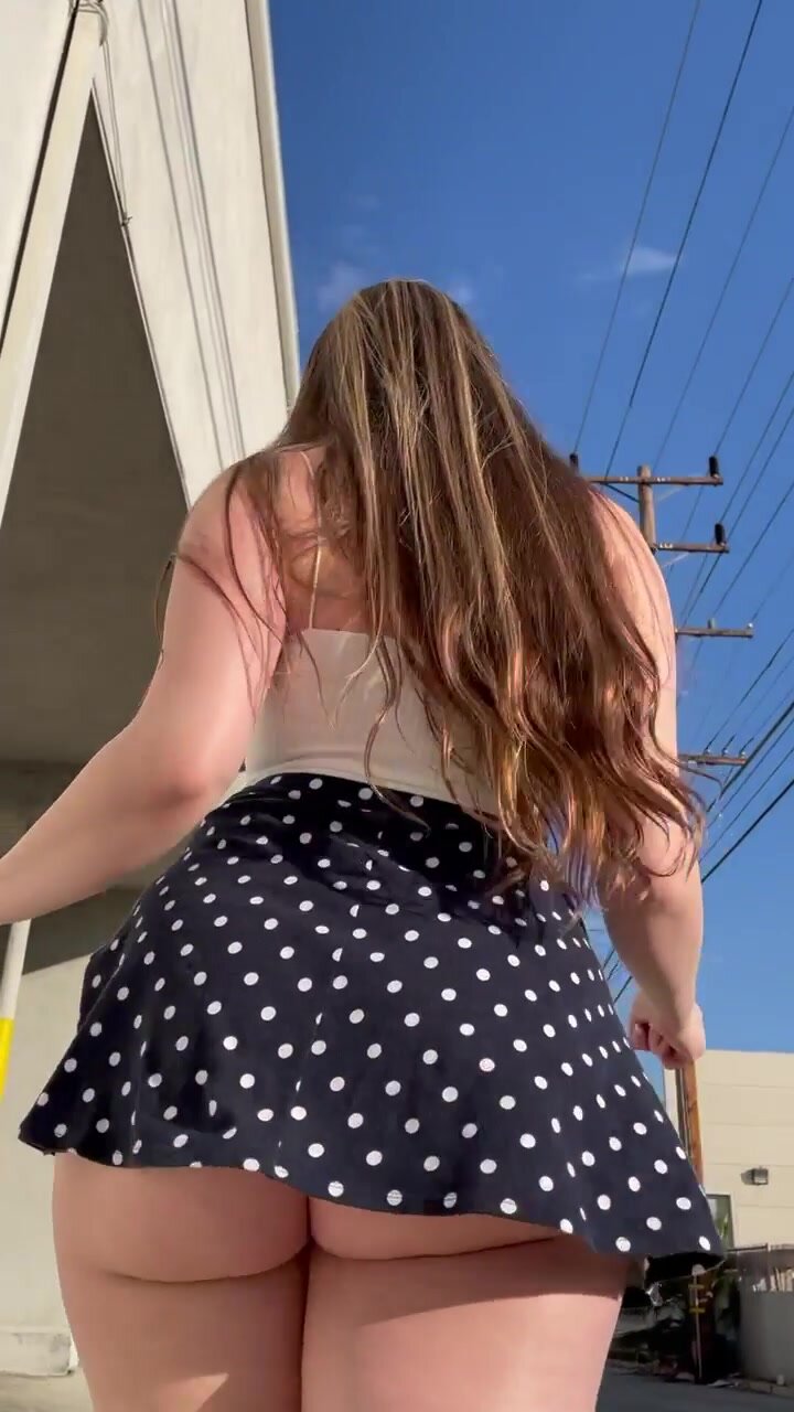 I love being a slut in public