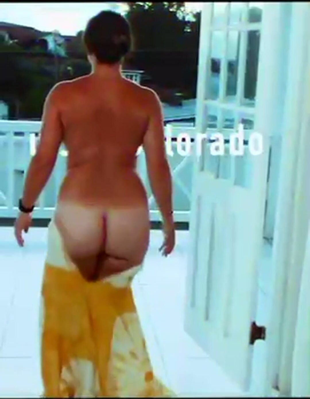 Public flashing makes my pussy so wet