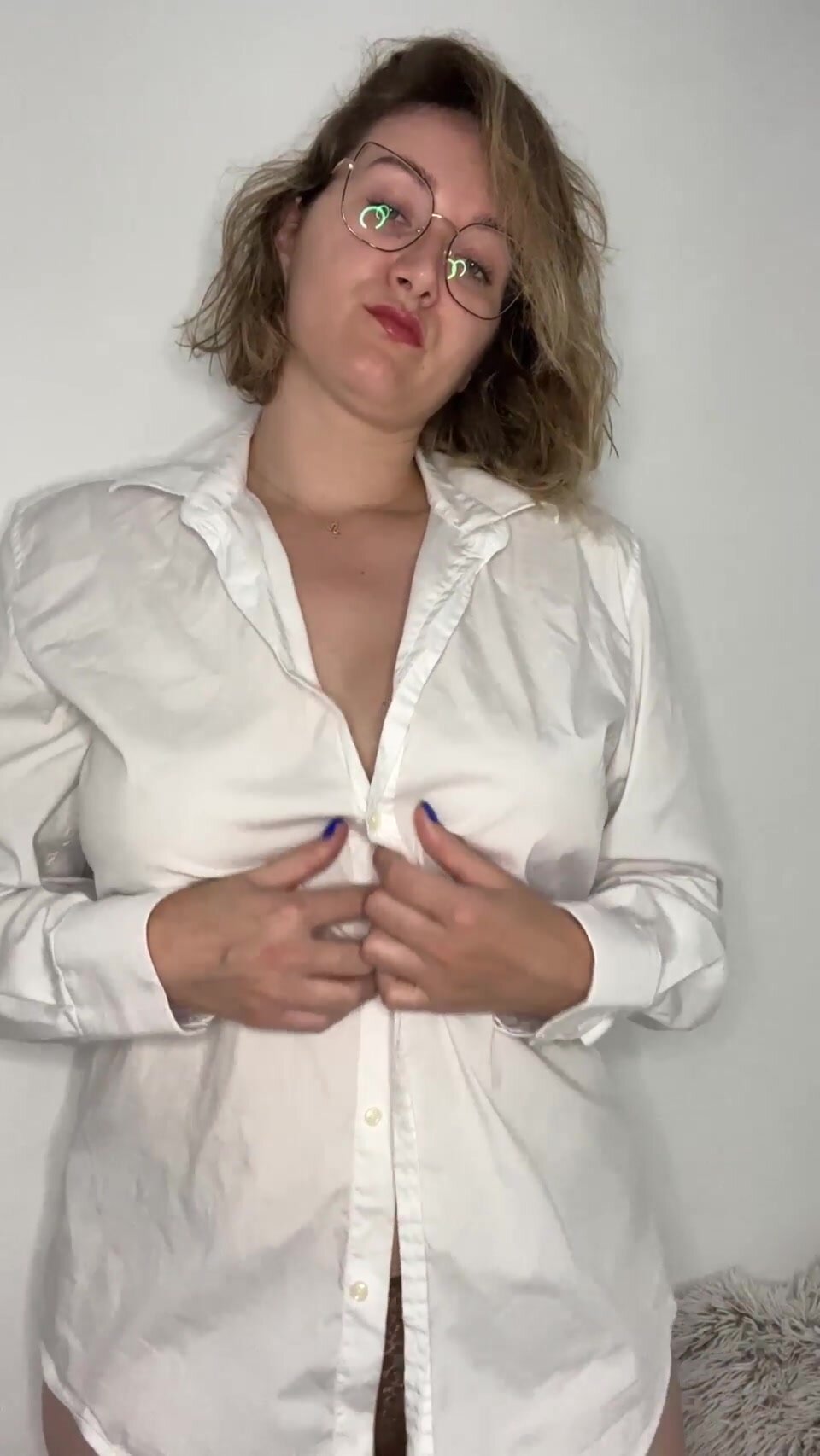 Any married guys willing to give this MILF a try.