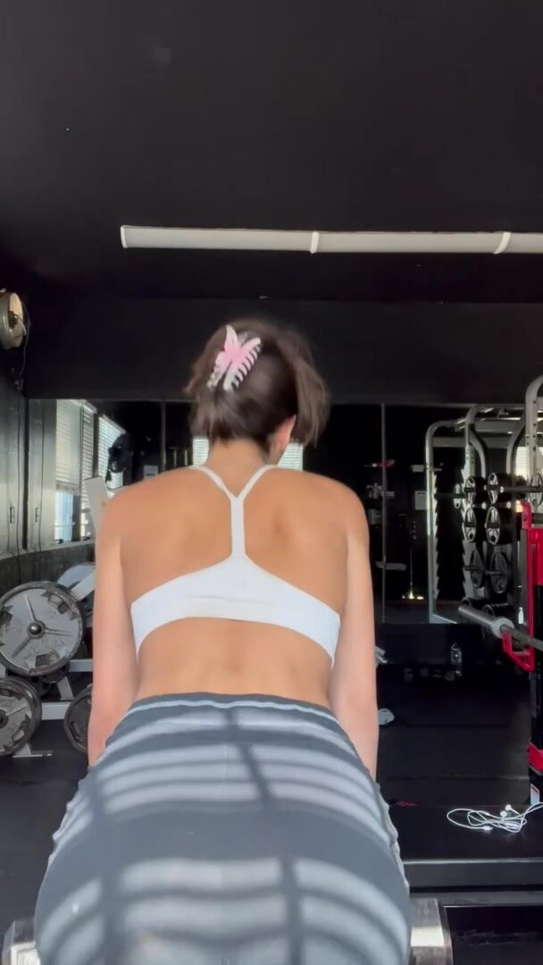 this is what my cute ass looks like after a sweaty workout, hopefully no one noticed