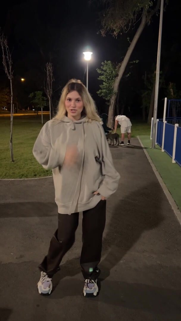 I love flashing my big titties ;)