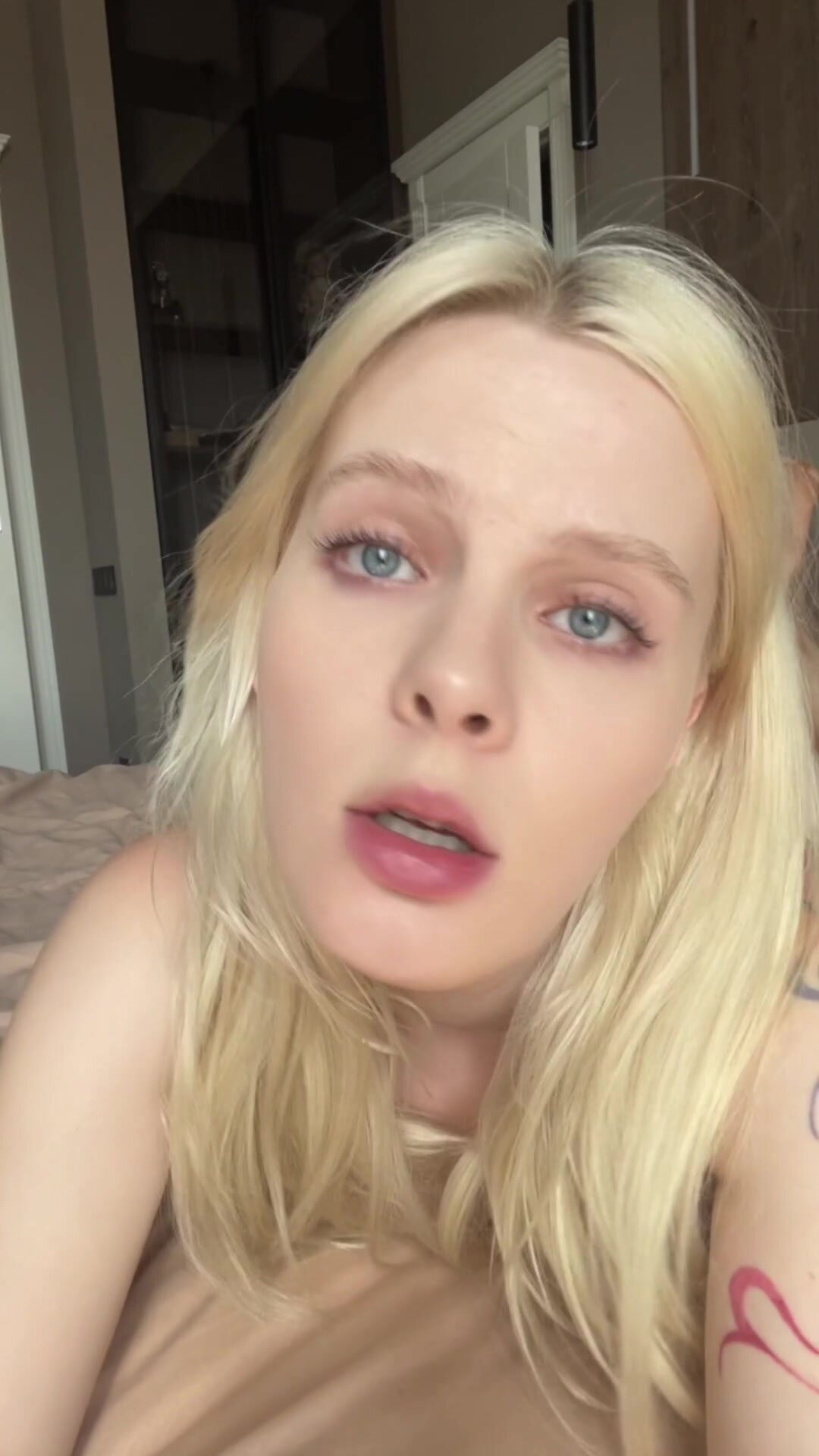 look at me, look at these tittiiiiiiies