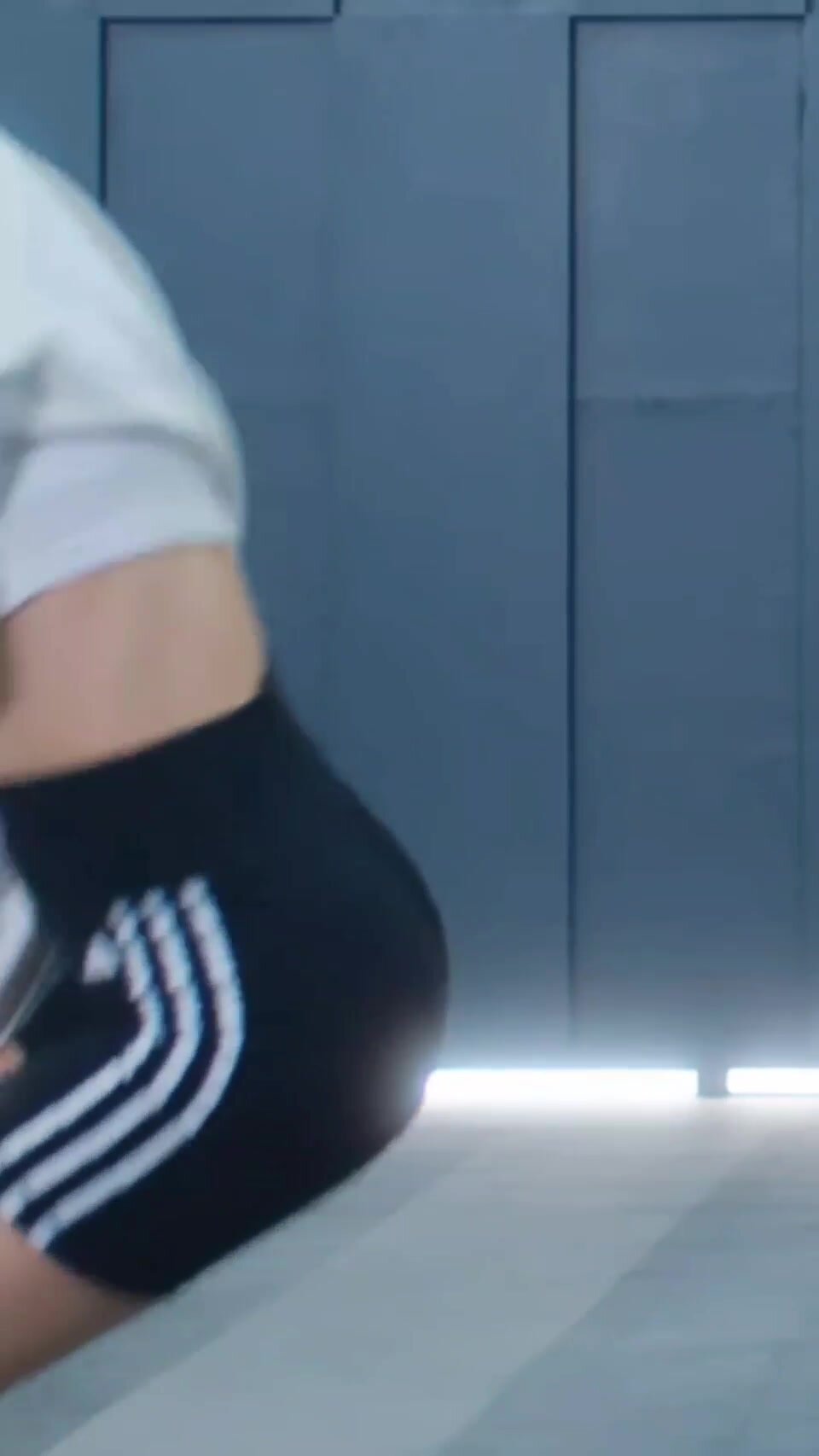 Le Sserafim - Chaewon & Sakura