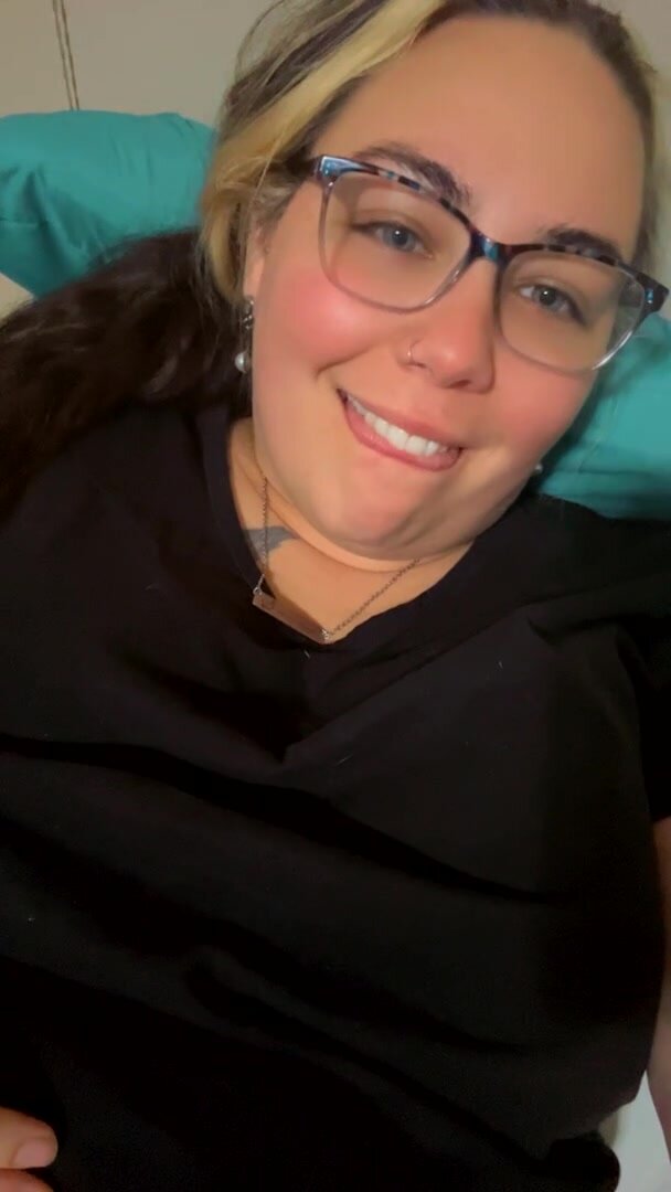 32 year old mother with thick thighs & fuck me eyes.