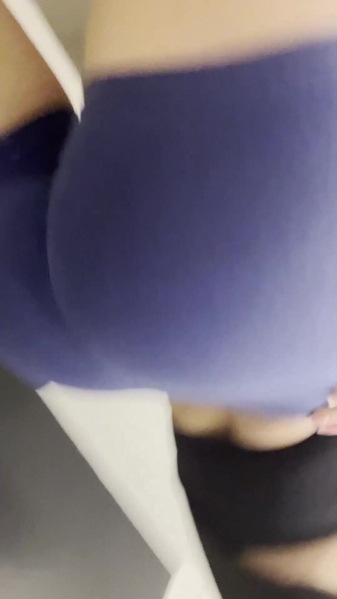 Legs crossed or legs spread for thick thigh and big ass girls?