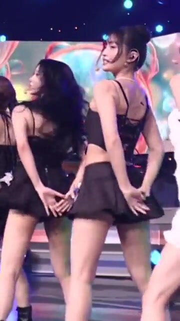 TWICE - Momo, Mina, Sana & Tzuyu