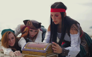 Irresistible pirate girl allow adventurer to find her treasure