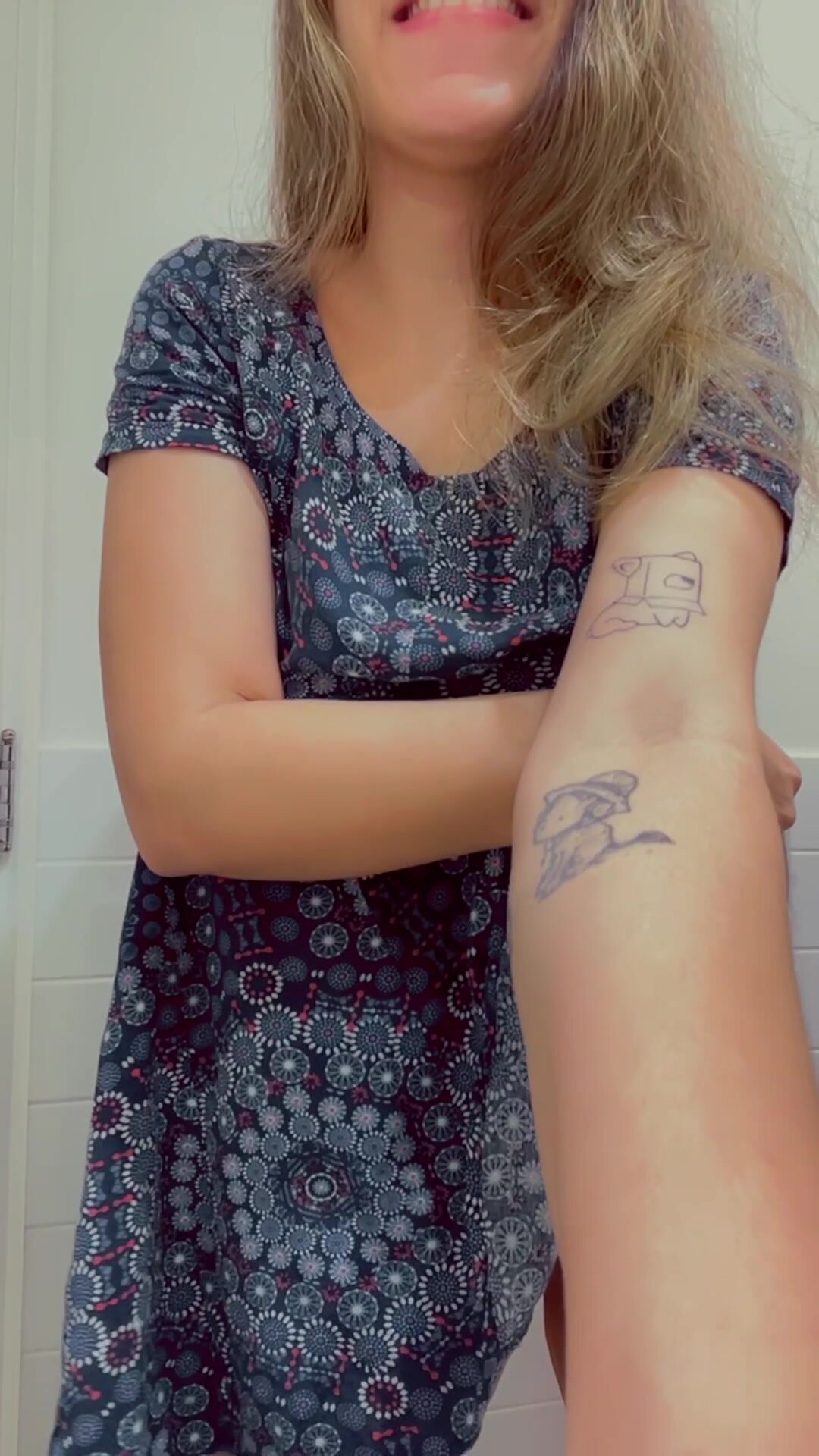 This dress hides my 115 pounds very well, concentrated on my natural tits with a large areola!