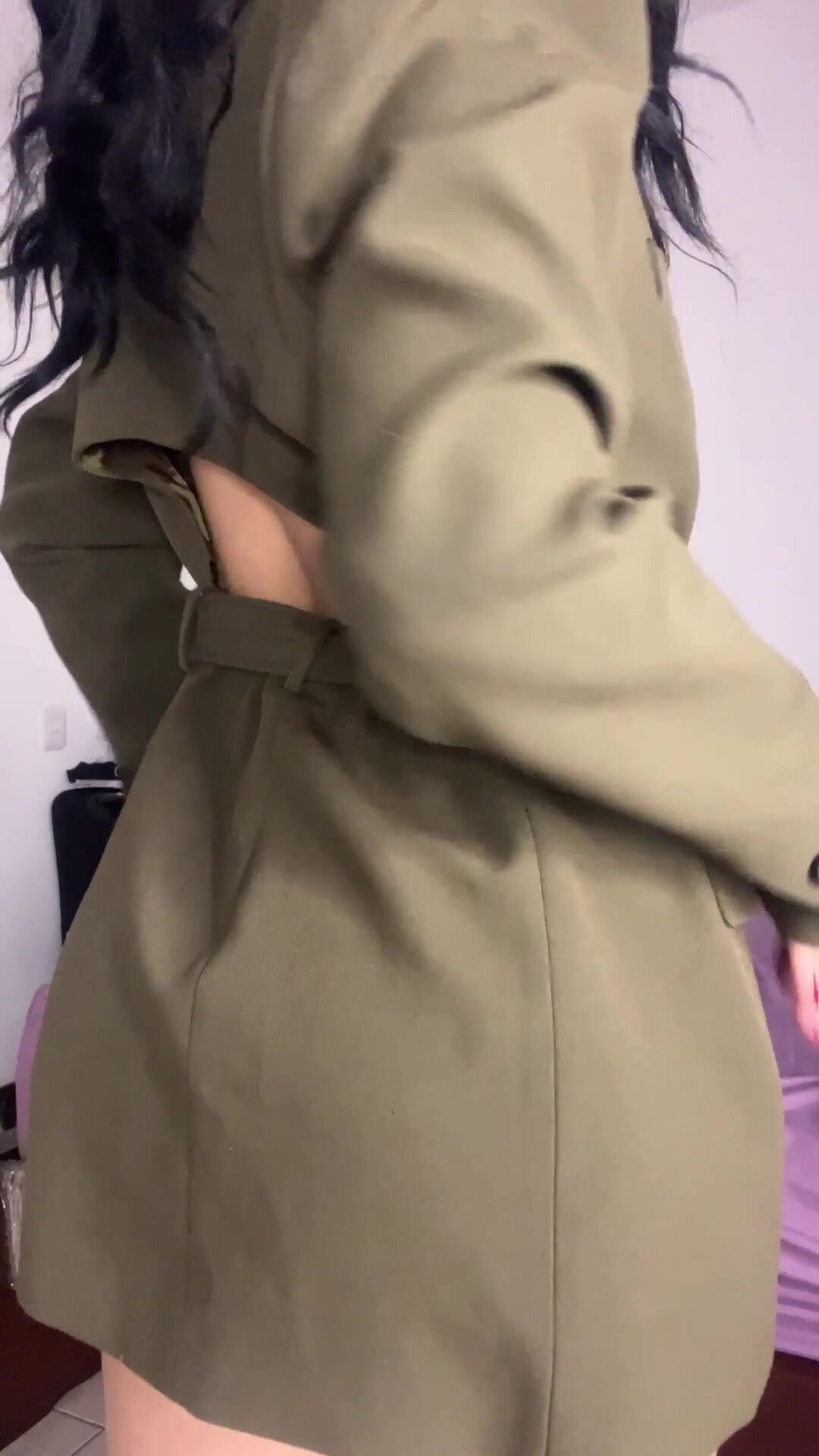 let me reveal whats hiding under my outfit