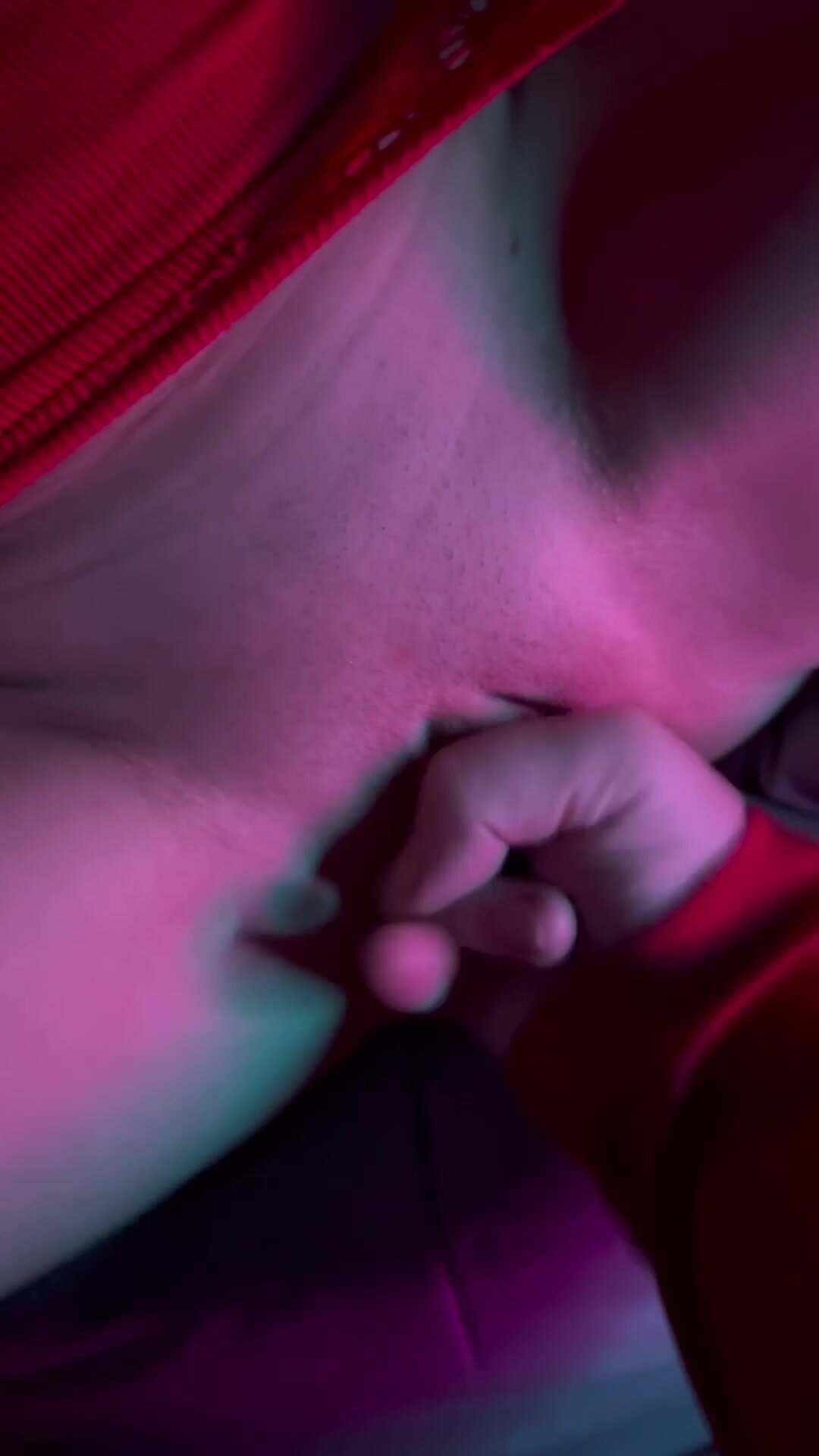 I love the transition between 2 and 3 fingers.