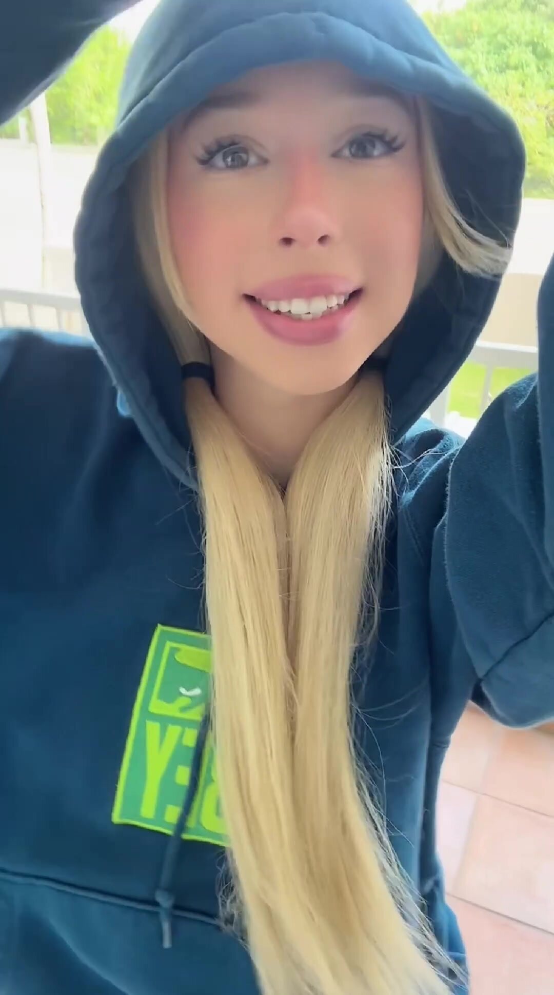 flashing my pussy to get attention per usual