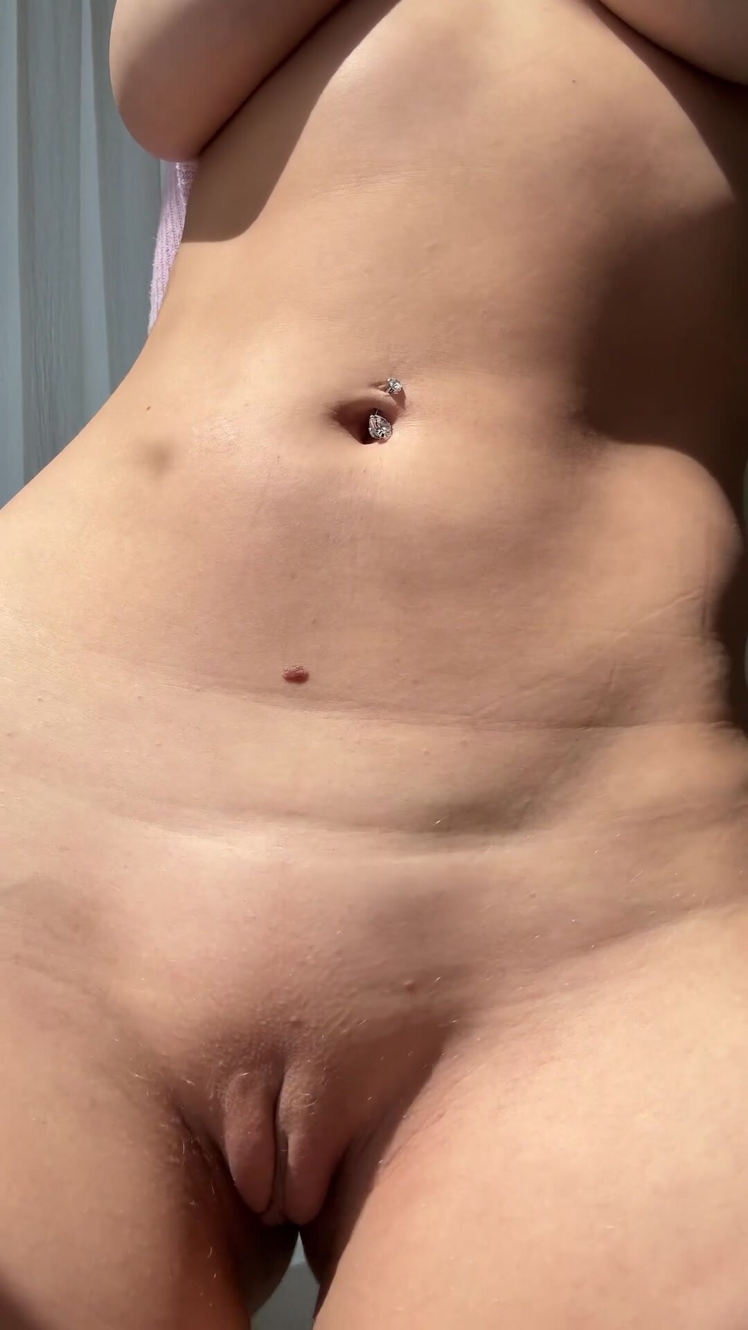 I love showing off my naked body on Reddit and making your weekend hotter