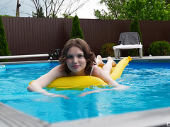 Seductive fairskinned teen masturbates her lovely muff outdoors and moans with pleasure