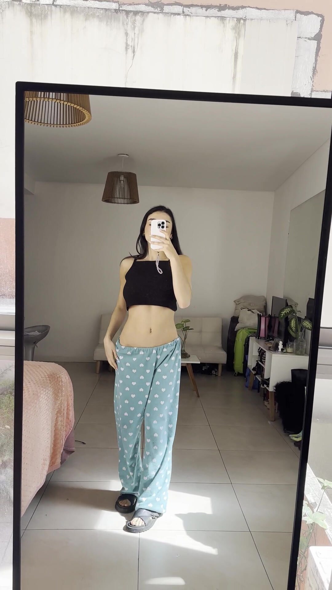 Just an Asian hottie dedicated to keeping ur cock stiff