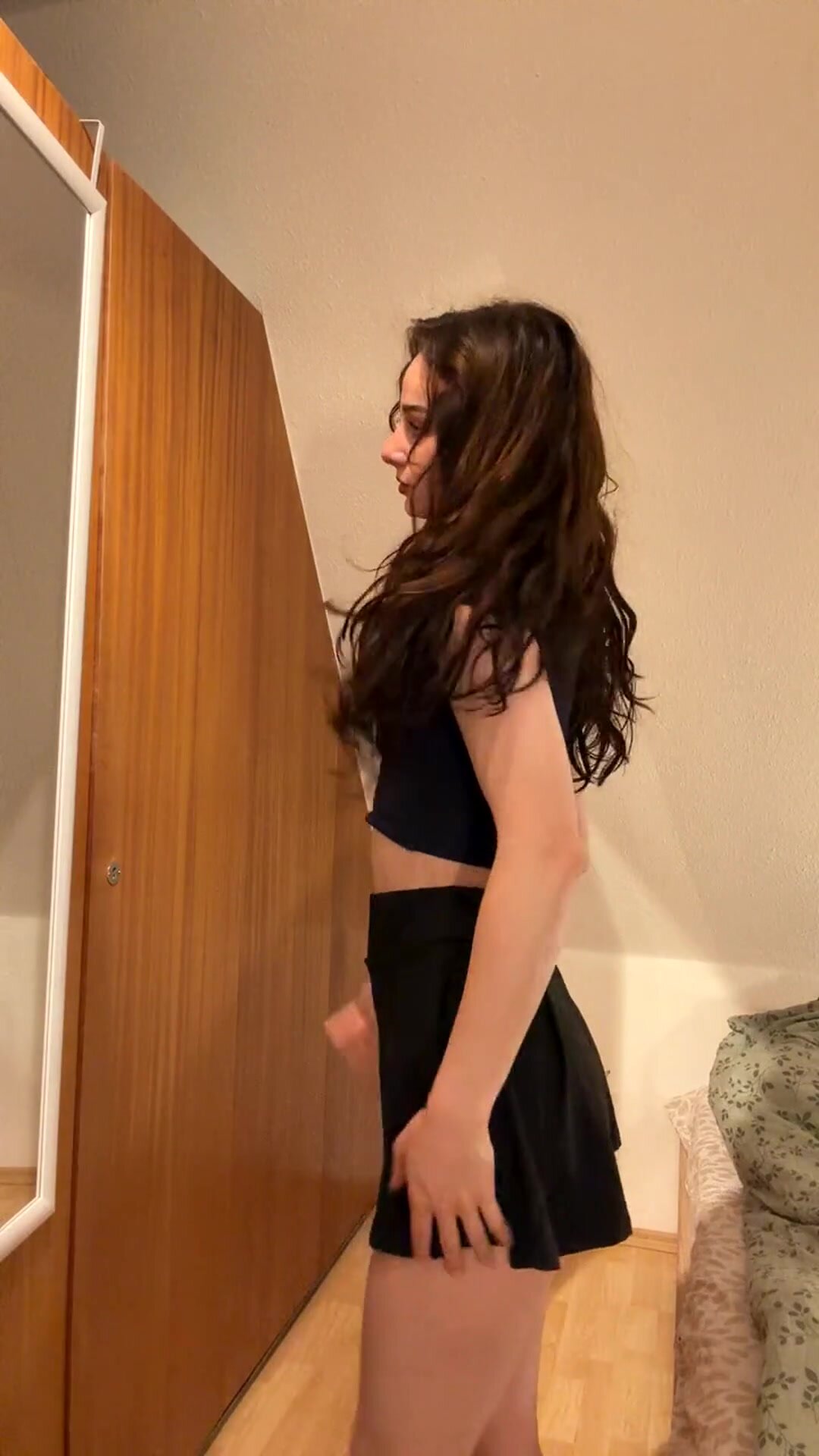 im small dont break me pls im 19