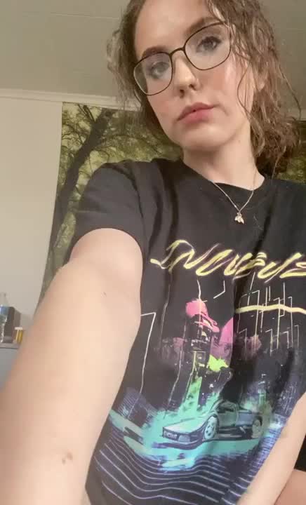 Absolutely massive titty drop! “L Ernesty”