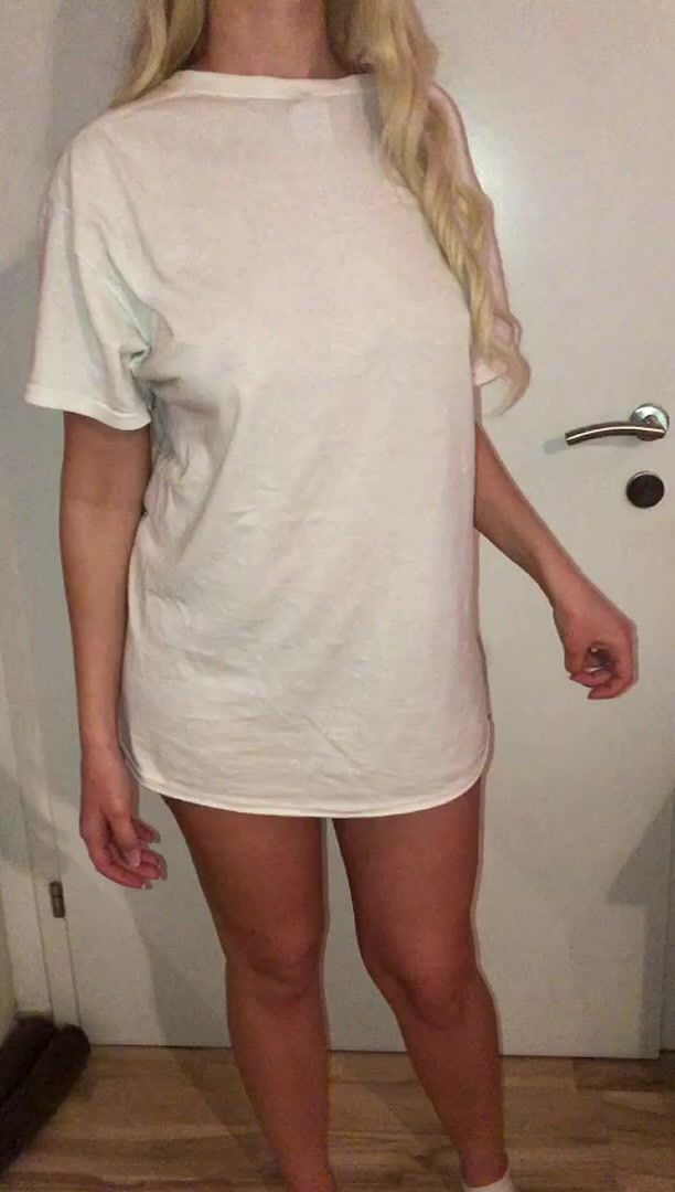 Upvote for FREE nude in your Dm