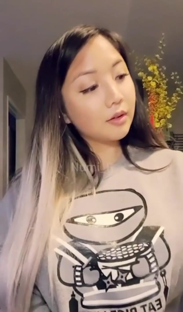 Wait for her tits at the end 