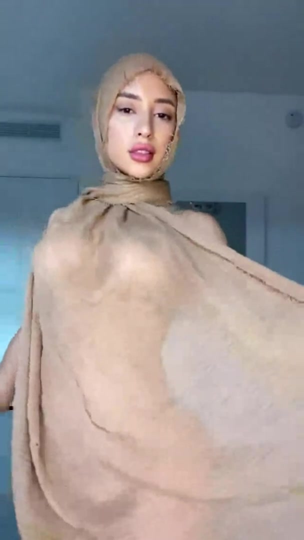 Tempting ass movements