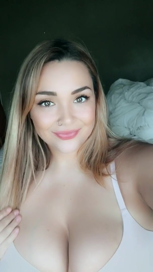 Smash or pass? Cuz I’m bored and horny 