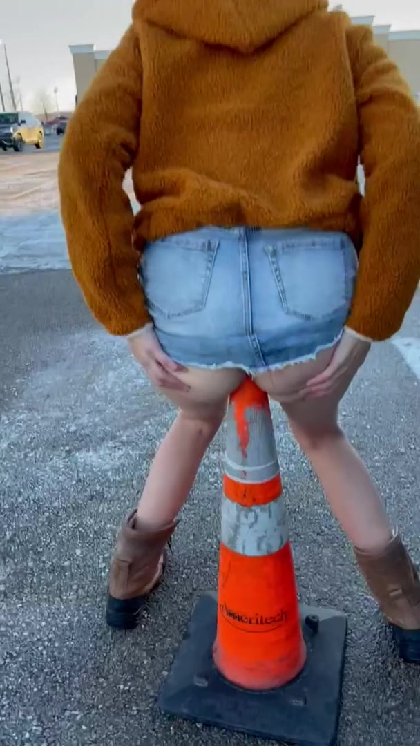 Yes it’s up my ass, I have a dimple above my butt hole