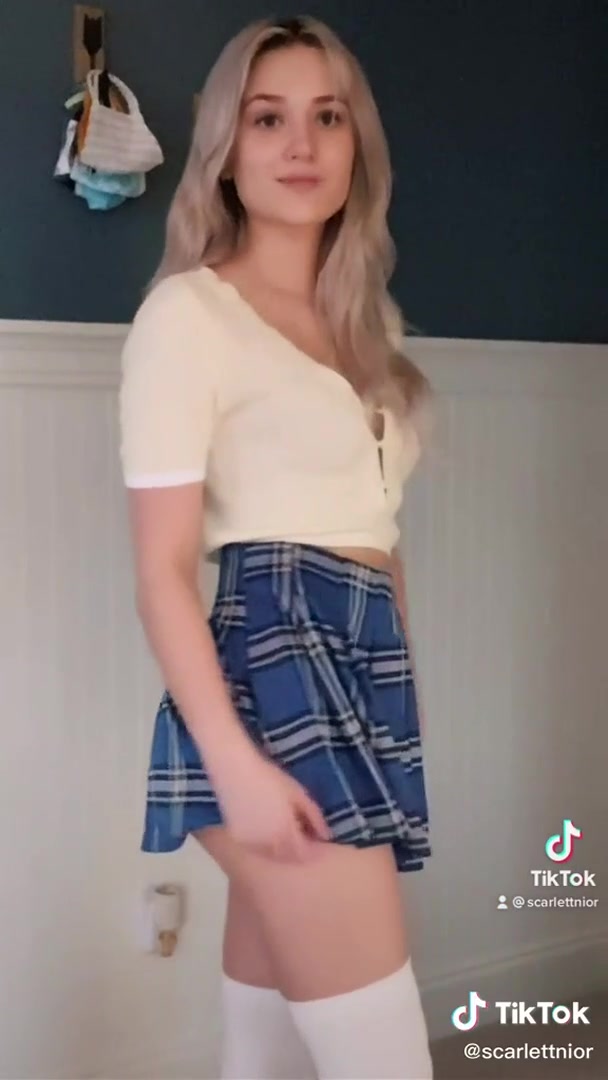 Scarlett Get her Free F0lder Below