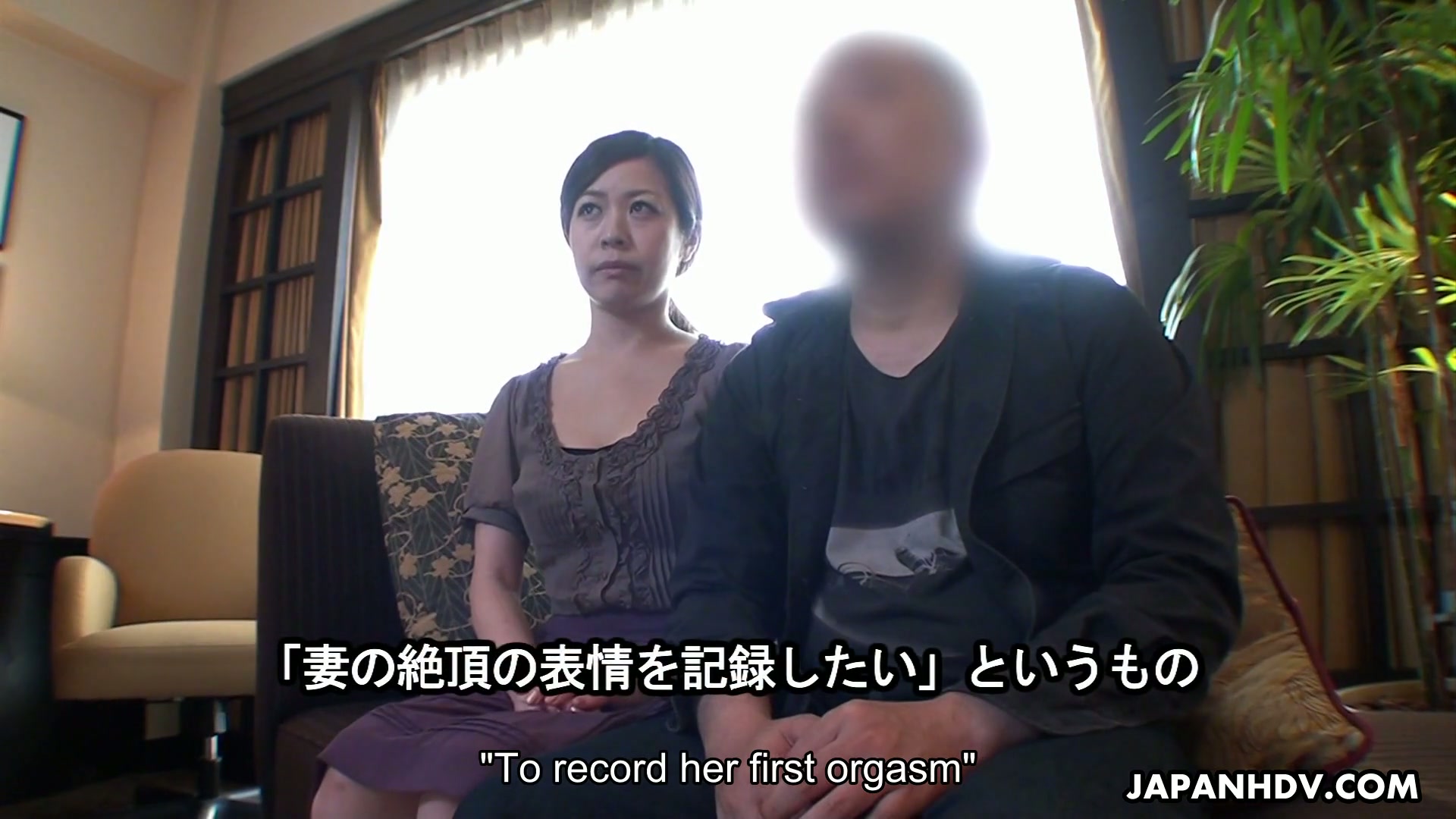A guy watches his wife Juri Sawada getting tested during porn audition picture