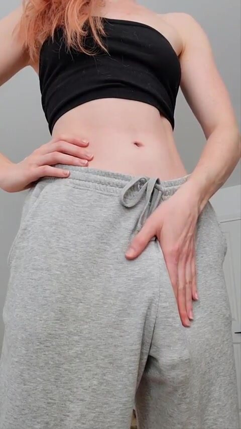 We all know what gray sweatpants are good for