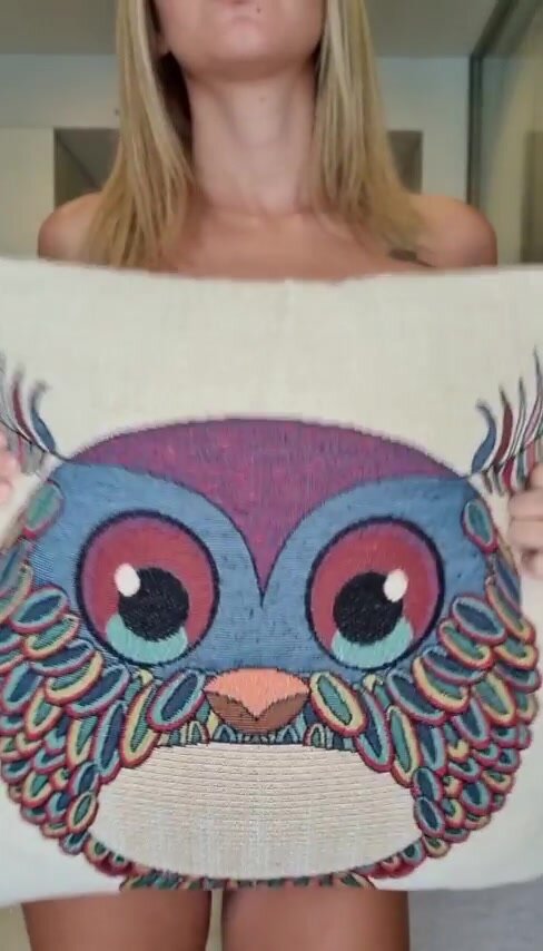 sorry for the weird owl but enjoy my perky DDs