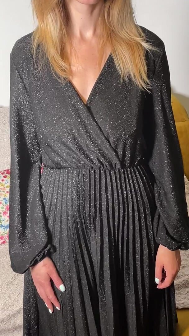 My 30y/o hairy pussy is very soft and sweet