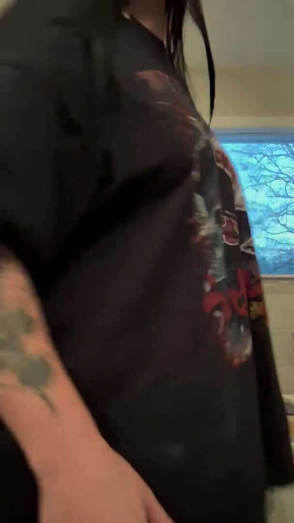 Never underestimate the power of oversized shirts!