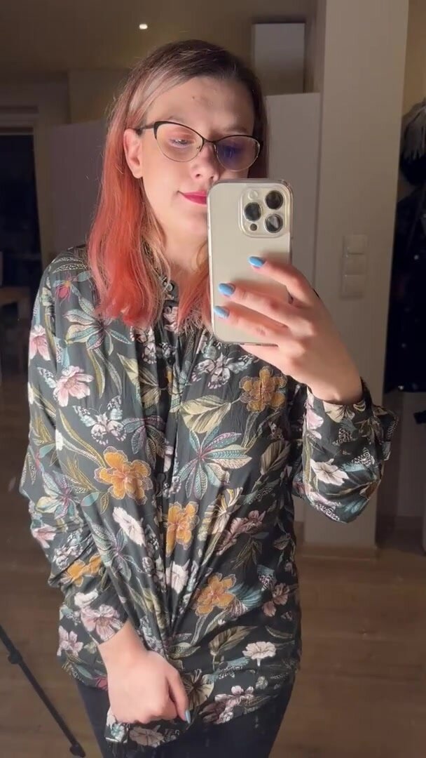 Ever wondered what a girl next door is packing, now you know